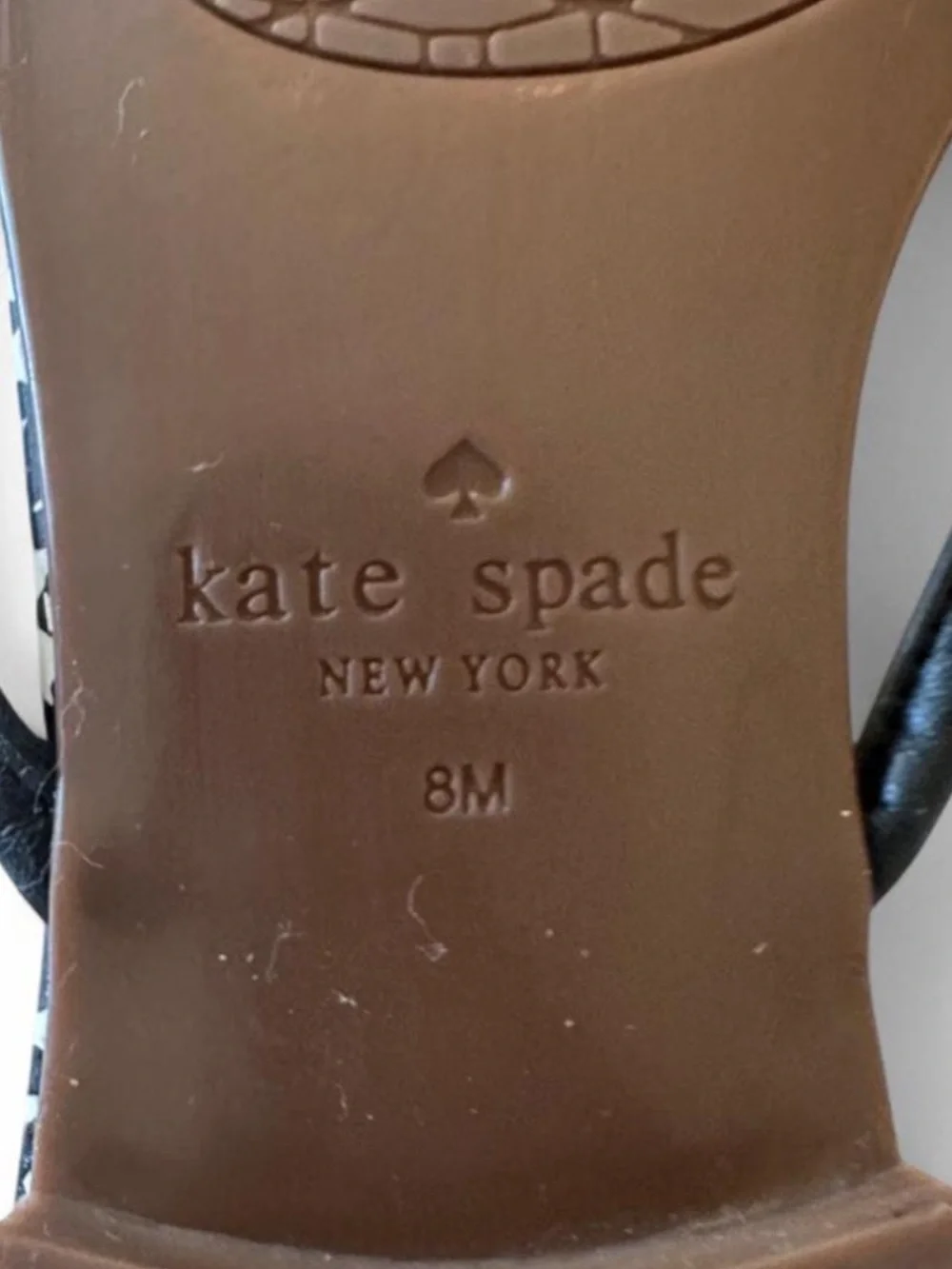 Kate Spade Mystic Bow Sandals 8M Black White Spade Charm NWOB Preppy Neutral